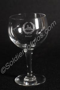 Wine glass, engraved with the back badge of the Gl
