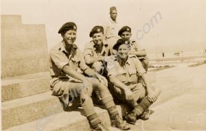 Troopers of the Royal Gloucestershire Hussars. Egy