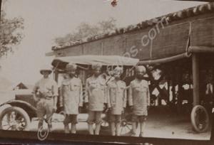 Group of Indian soldiers with car. India c. 1918.
