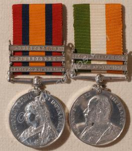 Group of two medals; Queen's South Africa Medal wi