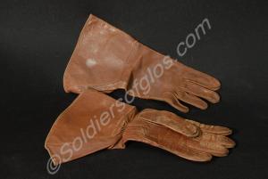 Pair of brown leather standard bearer's gauntlet g