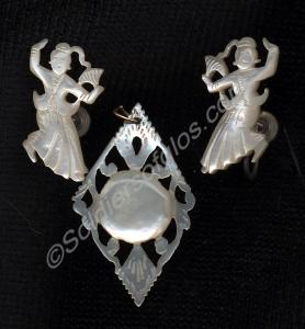 Mother-of-pearl necklace pendant and two mother-of