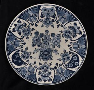 Hand painted Delft plate, no. 903-24. Presented to