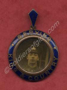 Serving King and Country badge with portrait.  Aw