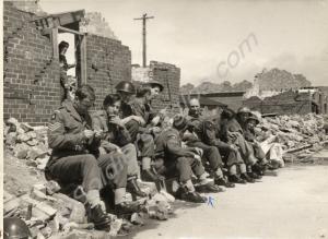 Taking a break - Territorial Army Training of 5th
