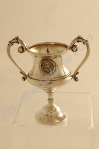 Silver cup with plinth and lid. With pipe handles