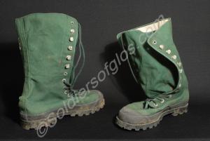British Army green canvas jungle boots, lace and s