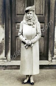 Photograph of Her Majesty Queen Mary wearing the B