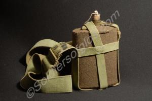 Water bottle and carrier 1953 pattern with shoulde