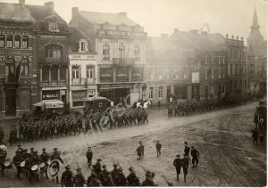 A Gloucestershire Regiment battalion marching thro