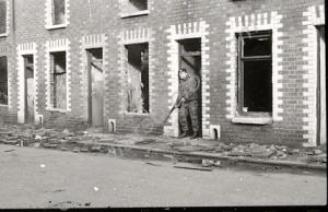 The Glosters in Belfast, Northern Ireland 1972. (L