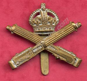 Machine Gun Corps cap badge from World War I. Belo