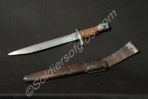 Bayonet to Ross Rifle  with leather scabbard with