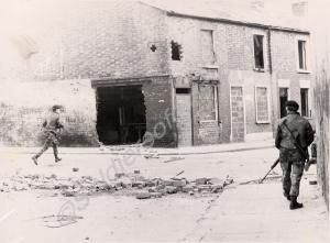 Private Kaye (left) and Private Davies cross the R