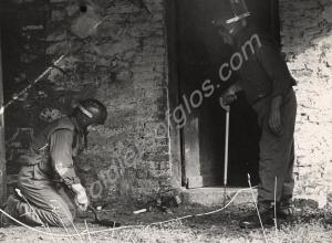 Gloucestershire Regiment patrol, searching for exp