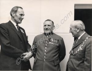 Brigadier Arengo-Jones with Chelsea Pensioner and