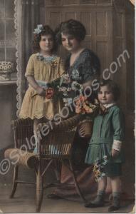 Romantic postcard, depicting a mother and two chil