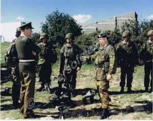 Sergeant Butt explains the 81mm mortar to H.R.H. T