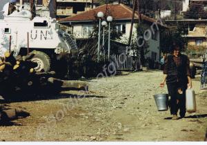 Saxon armoured vehicle manned by British U.N. sold