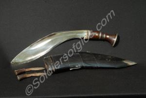 Gurkha Kukri with damaged sheath with two skinning