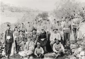 'Group of Young Soldiers and Boer Family'.