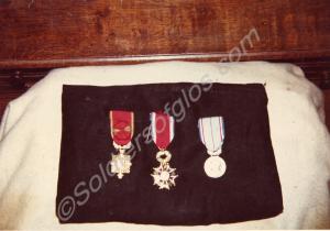 Photograph of the medals of 4972 Bandsman Louis Ro
