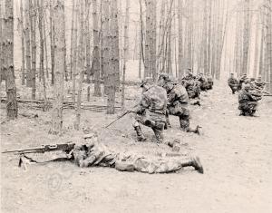 Lance Corporal Hart with GPMG. Gloucestershire Reg