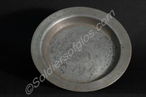 Metal dinner plate with no markings. 1914-1918.