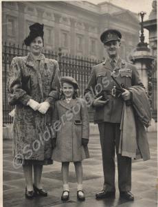Major-General L. H. Cox.  Outside Buckingham Palac