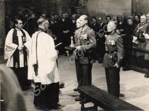 Presentation of Lieutenant-Colonel Carne's cross