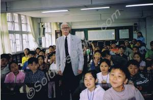 Sam Mercer with pupils of Seoul Namsan Elementary