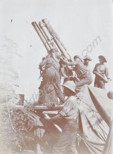 British anti-aircraft gun in action. Salonika. c.