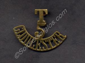 Brass shoulder title. T/5/GLOUCESTER. 5th (Territo