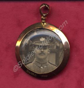 Sweet heart locket,relating to unknown soldier of